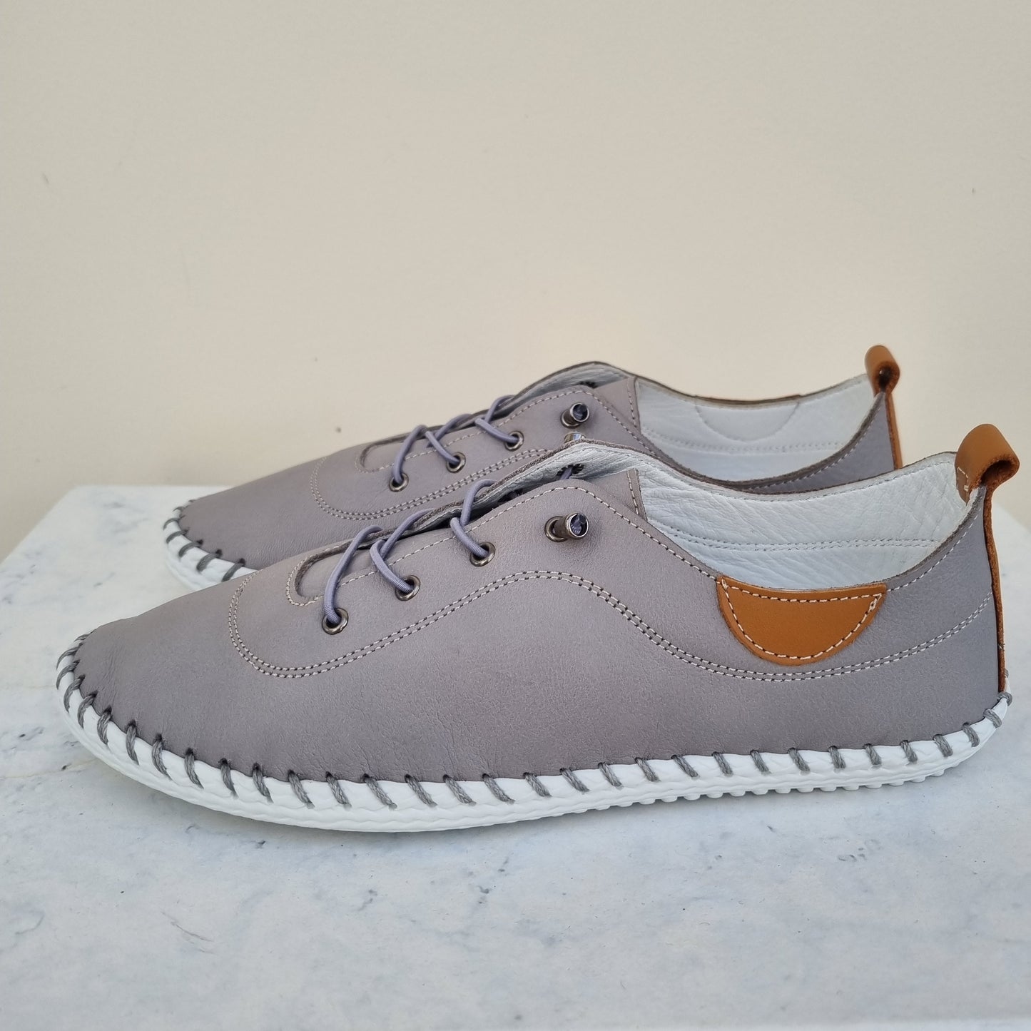 Shoozy Iris Leather Plimsole