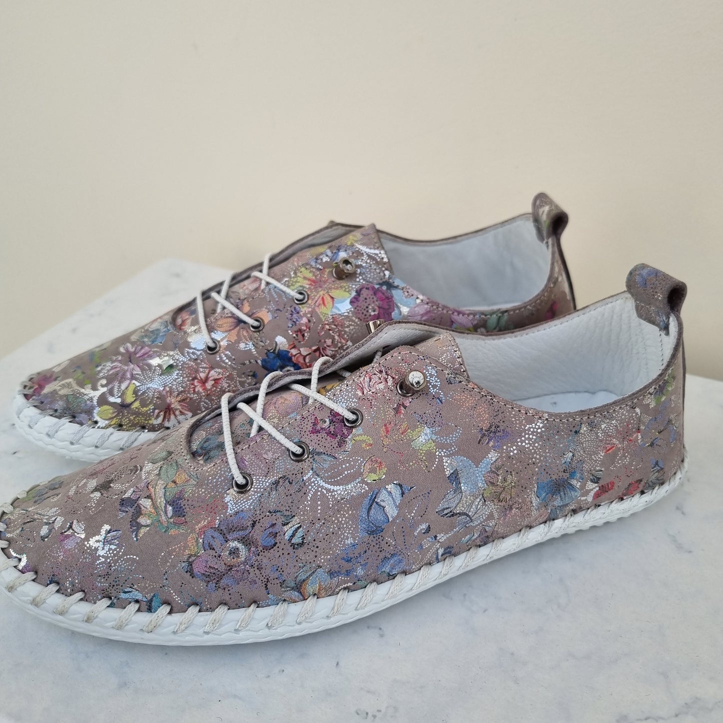 Shoozy Iris Leather Plimsole