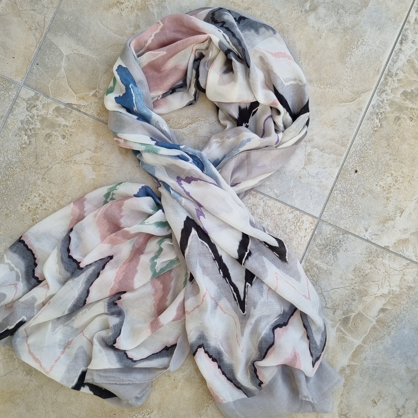 Zig Zag metallic Detail Scarf