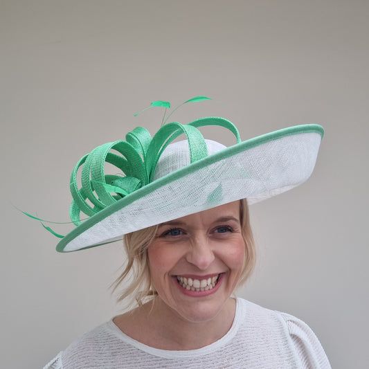 J Bees JB24/48 White and Green Wedding Hatinator