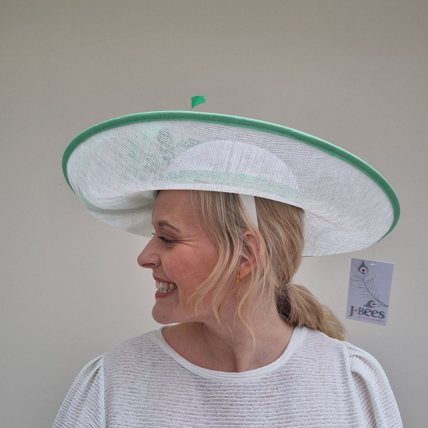 J Bees JB24/48 White and Green Wedding Hatinator