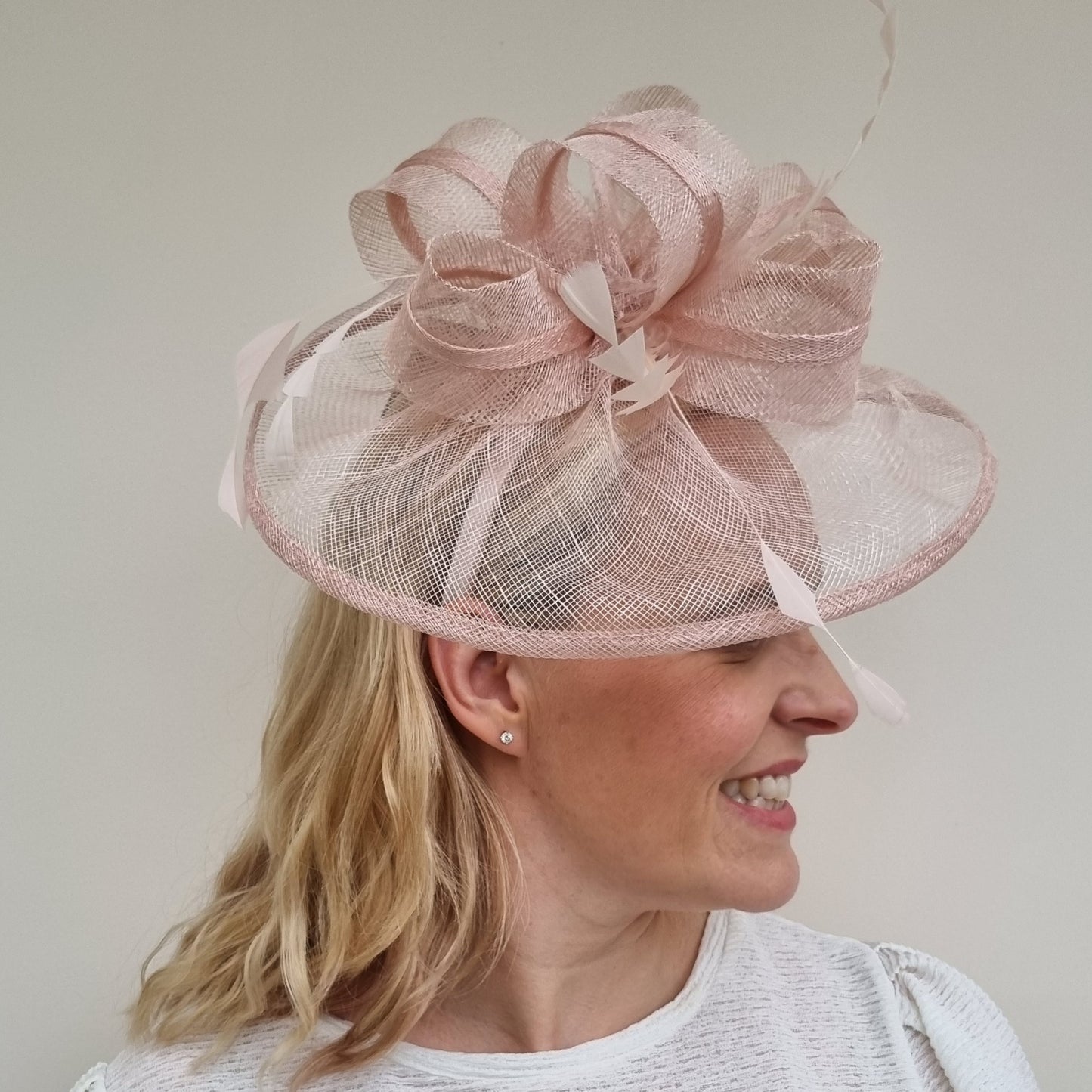 JB23/277 Feather Bow Hatinator In Pinks