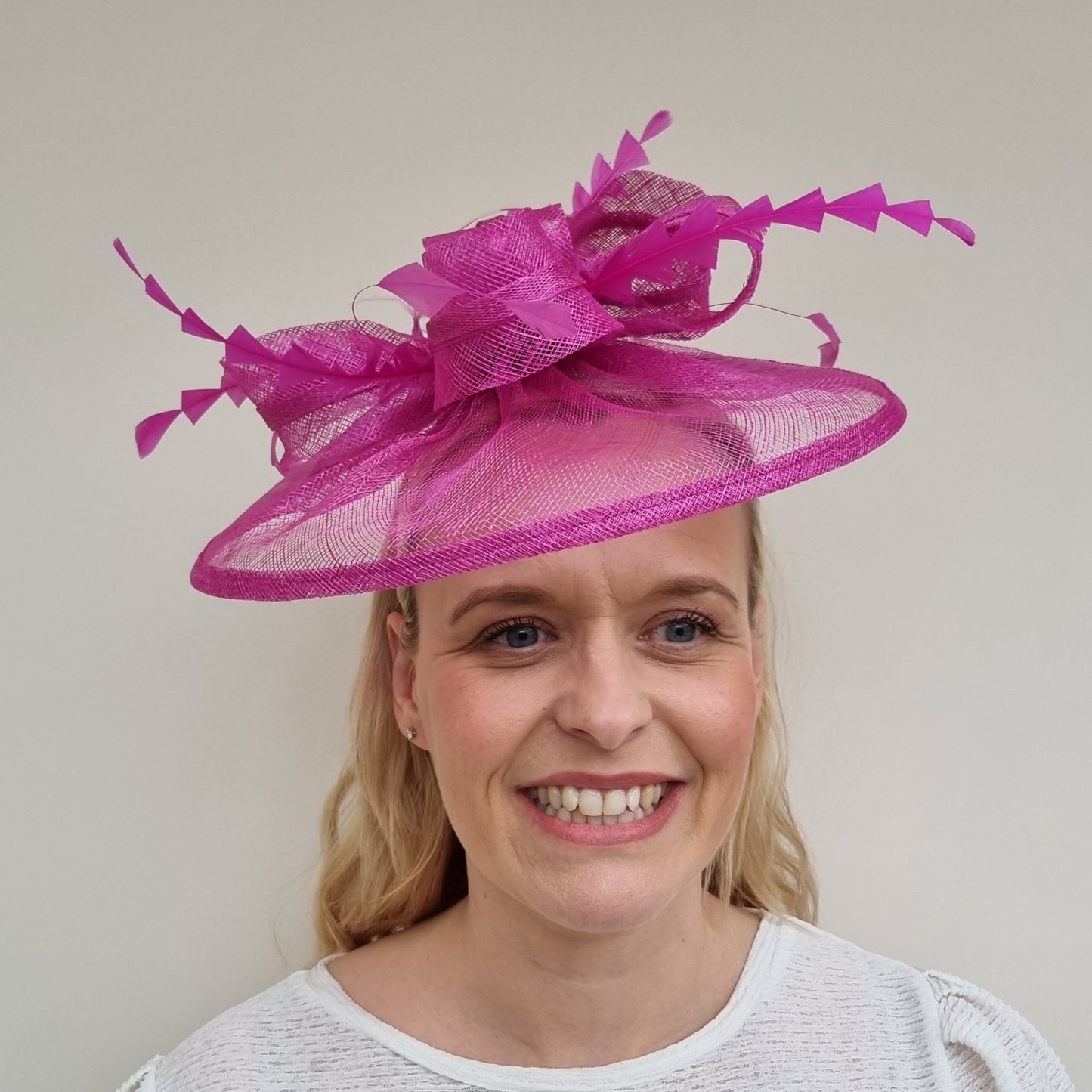 JB23/277 Feather Bow Hatinator In Pinks