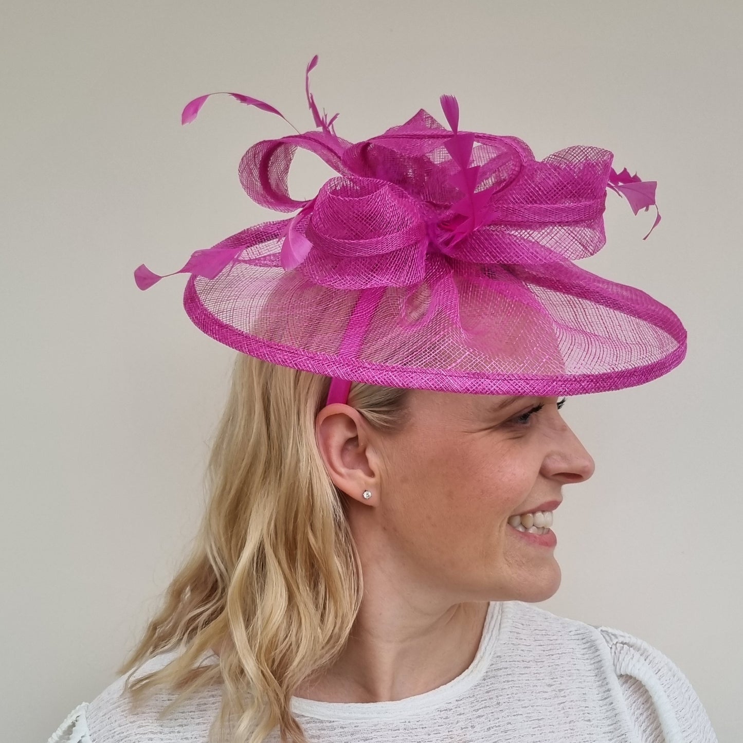 JB23/277 Feather Bow Hatinator In Pinks