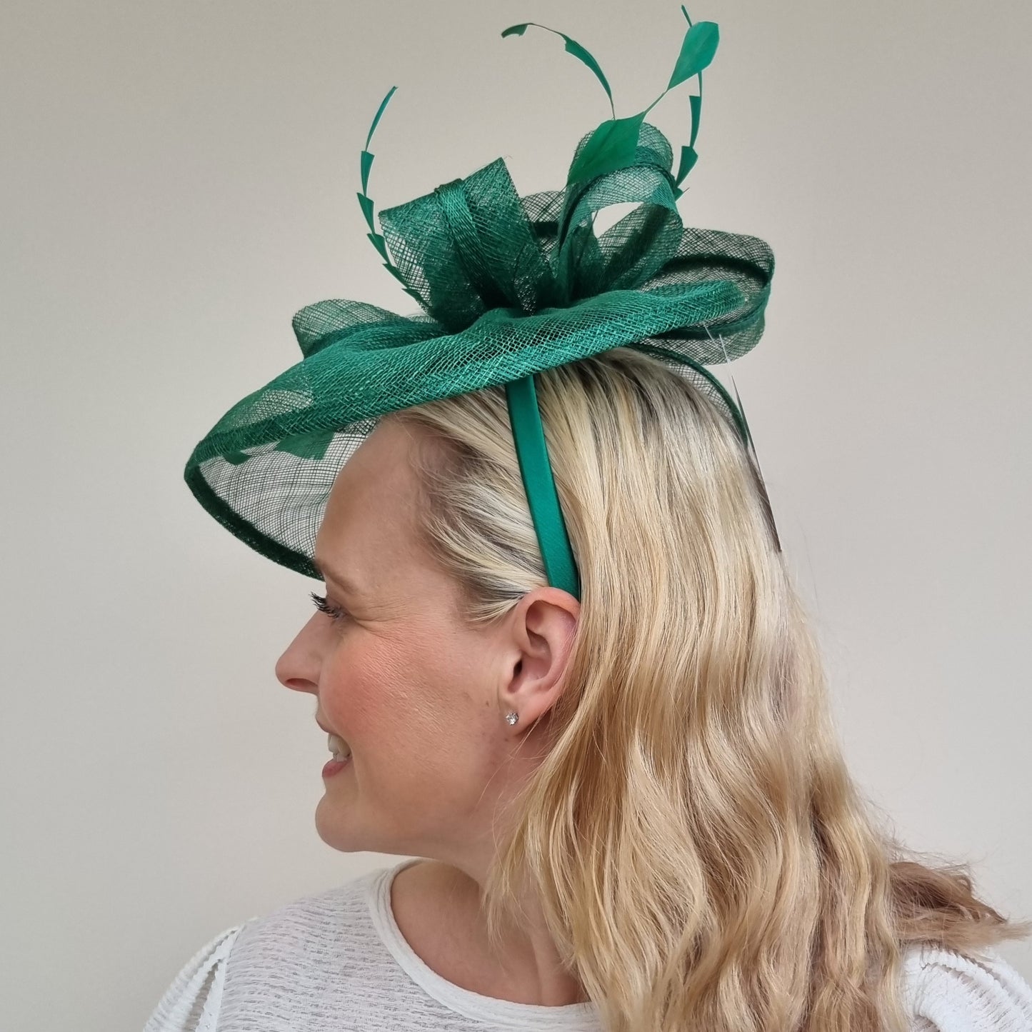 JB23/277 Feather Bow Hatinator In Greens