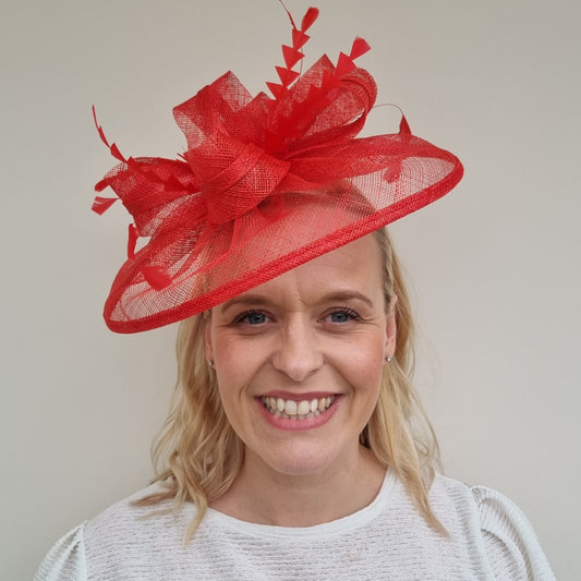 JB23/277 Feather Bow Hatinator In Reds