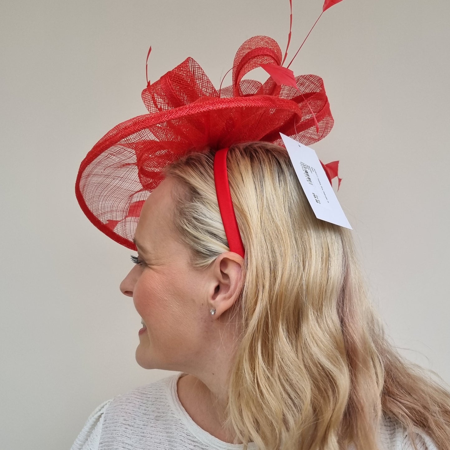 JB23/277 Feather Bow Hatinator In Reds