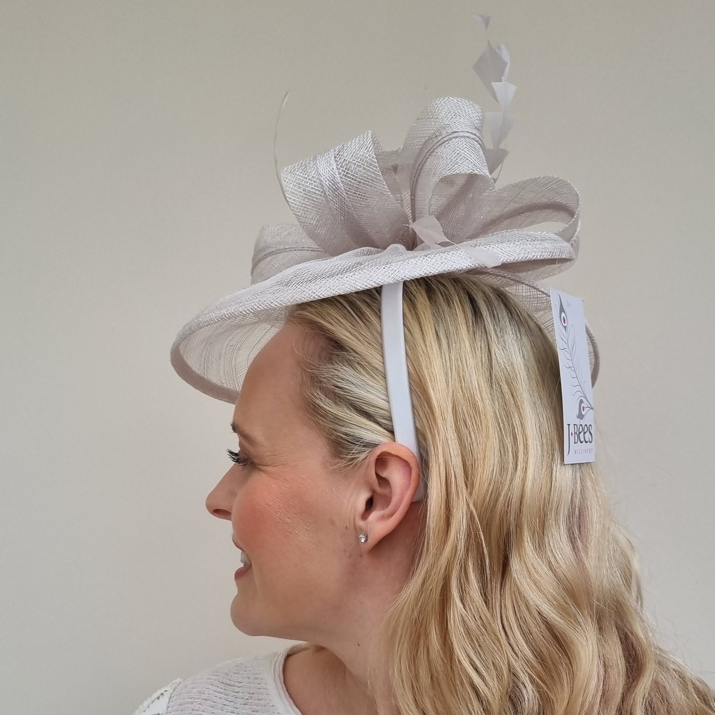 JB23/277 Feather Bow Hatinator In Silver