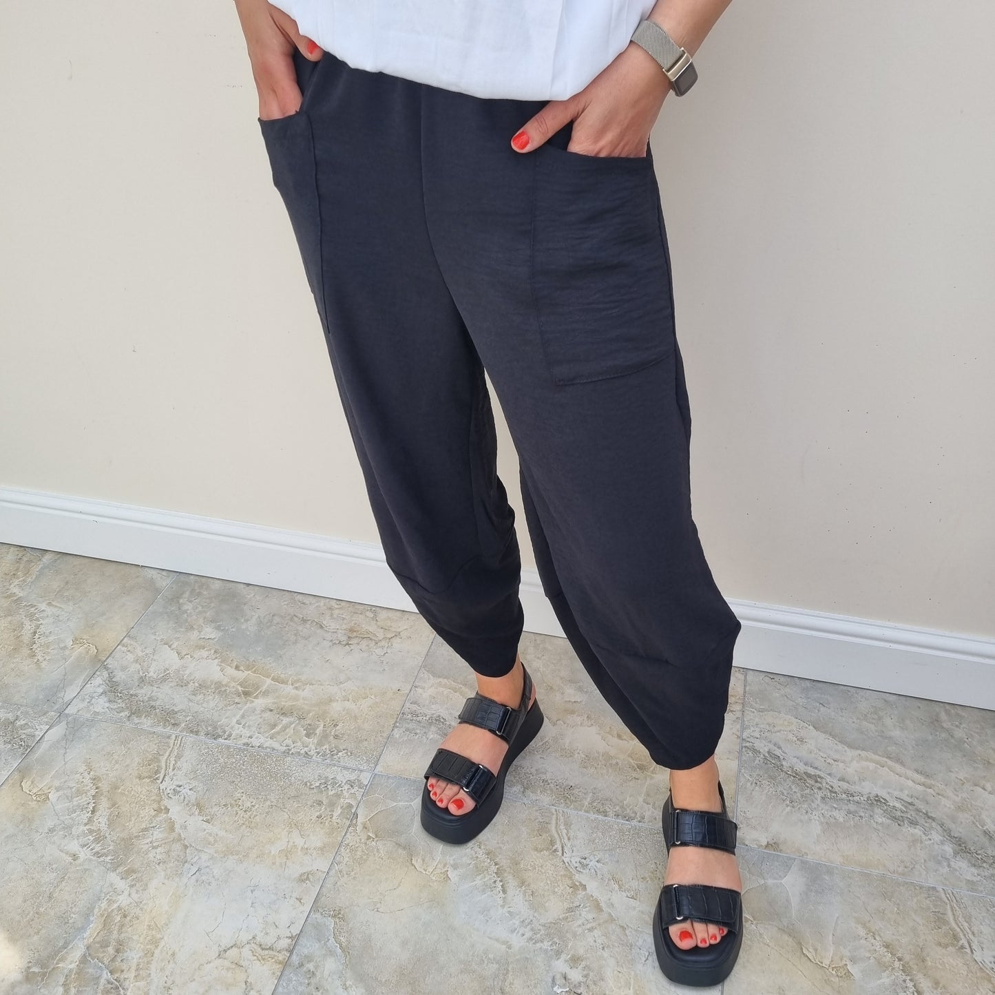 2 pocket trousers with split bottom