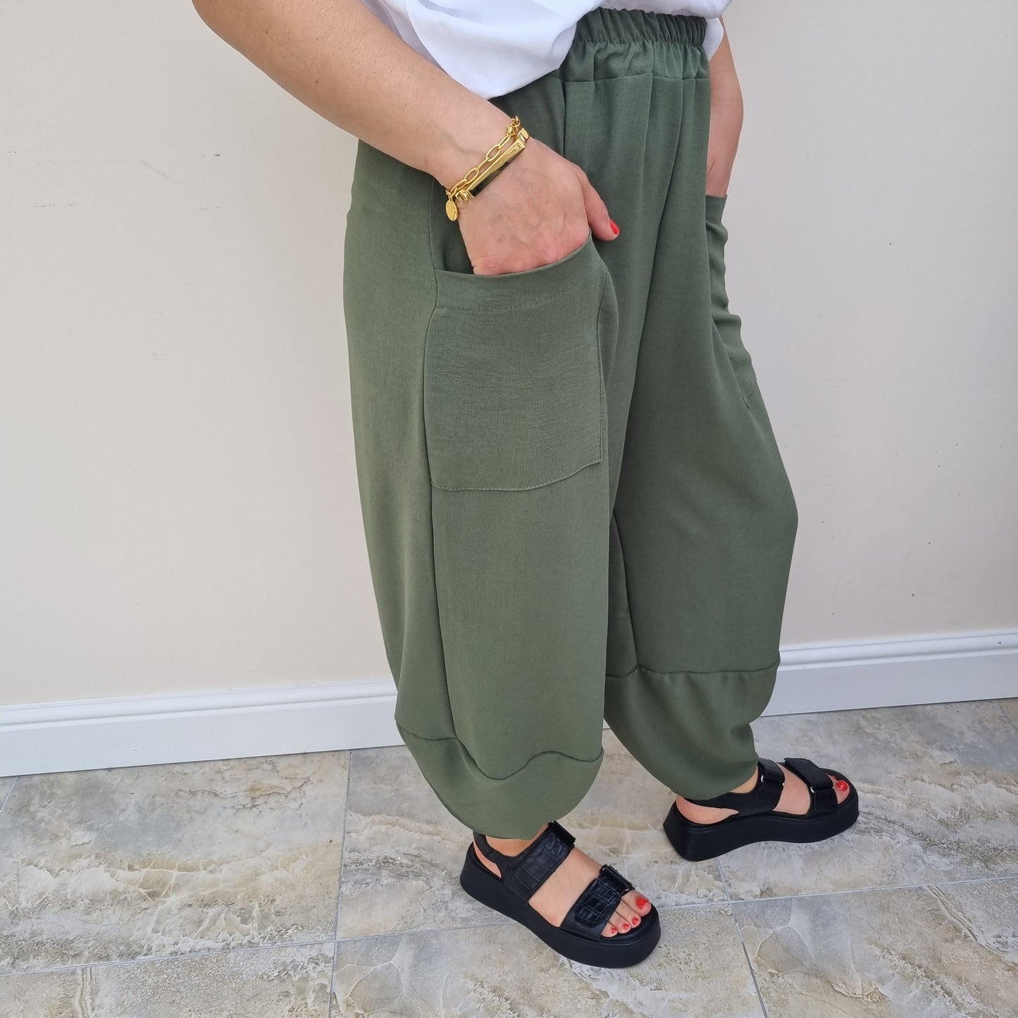 2 pocket trousers with split bottom