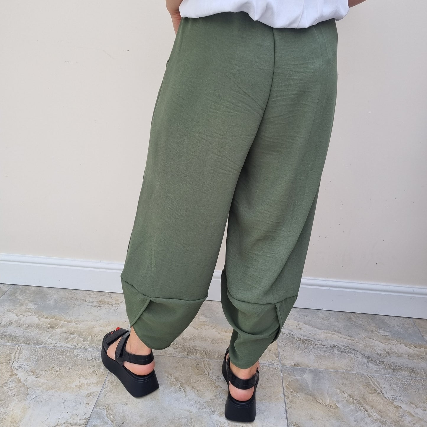 2 pocket trousers with split bottom