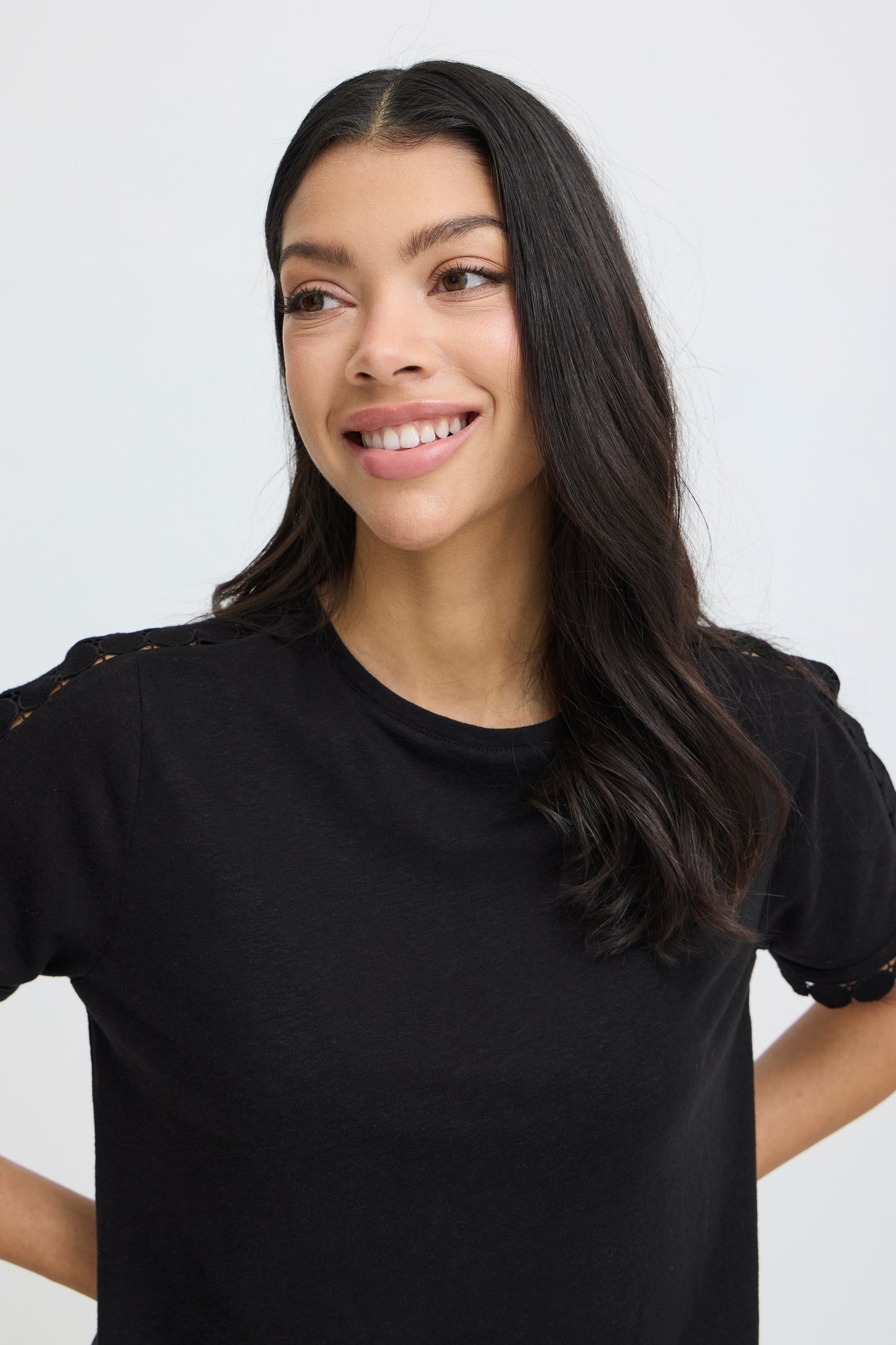 B.Young BYSOLTA Tee