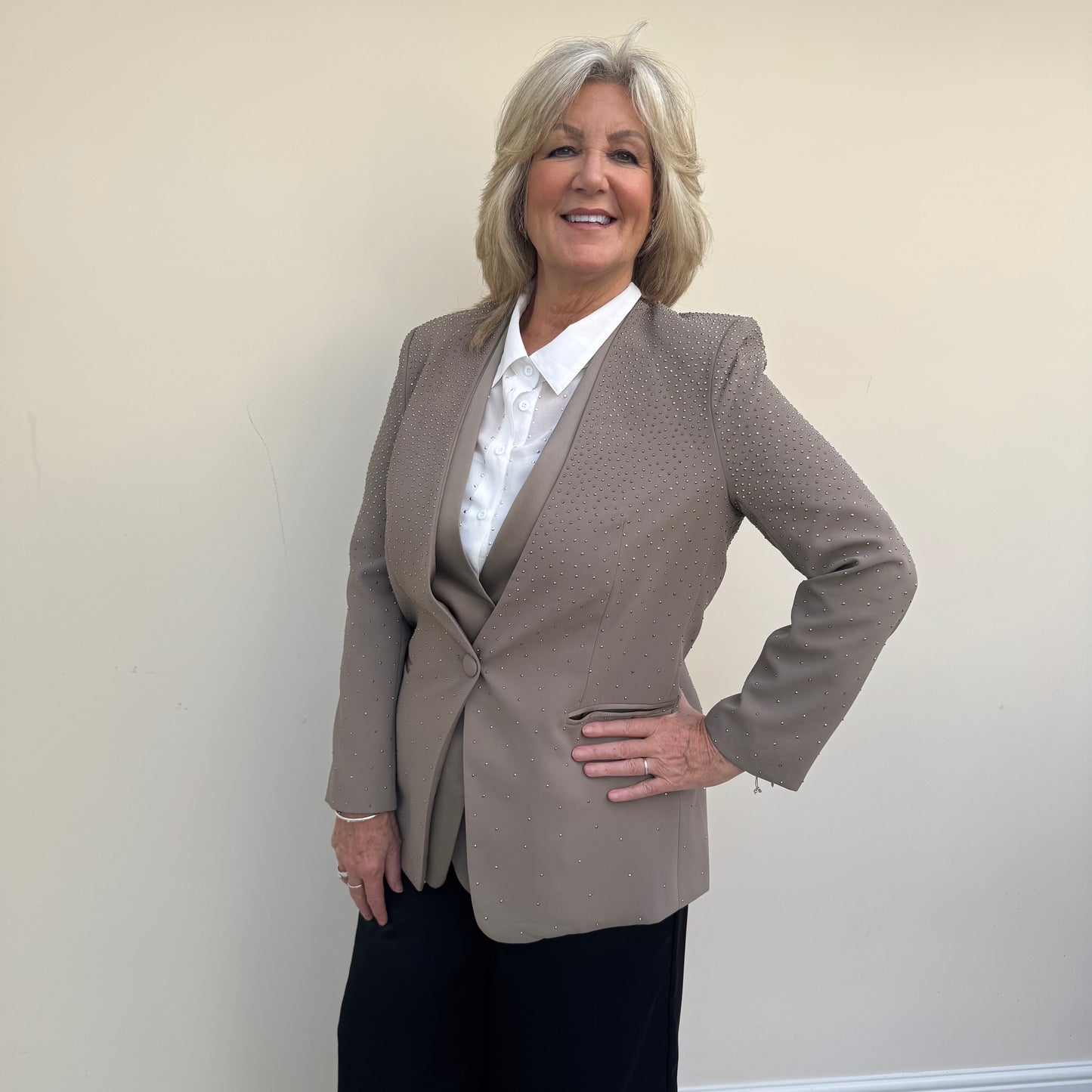 Malissa J WF2600 Panel Detail Graduated Stud Blazer