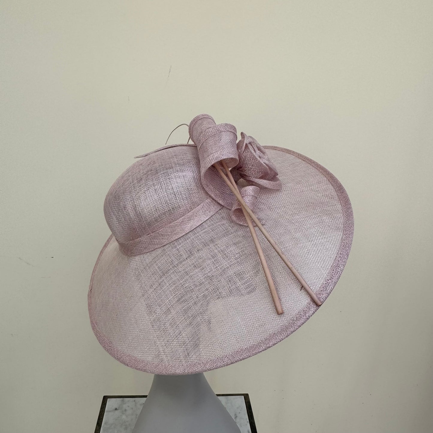 Max and Ellie WD7 Cameo Large Flat Hatinator on Band