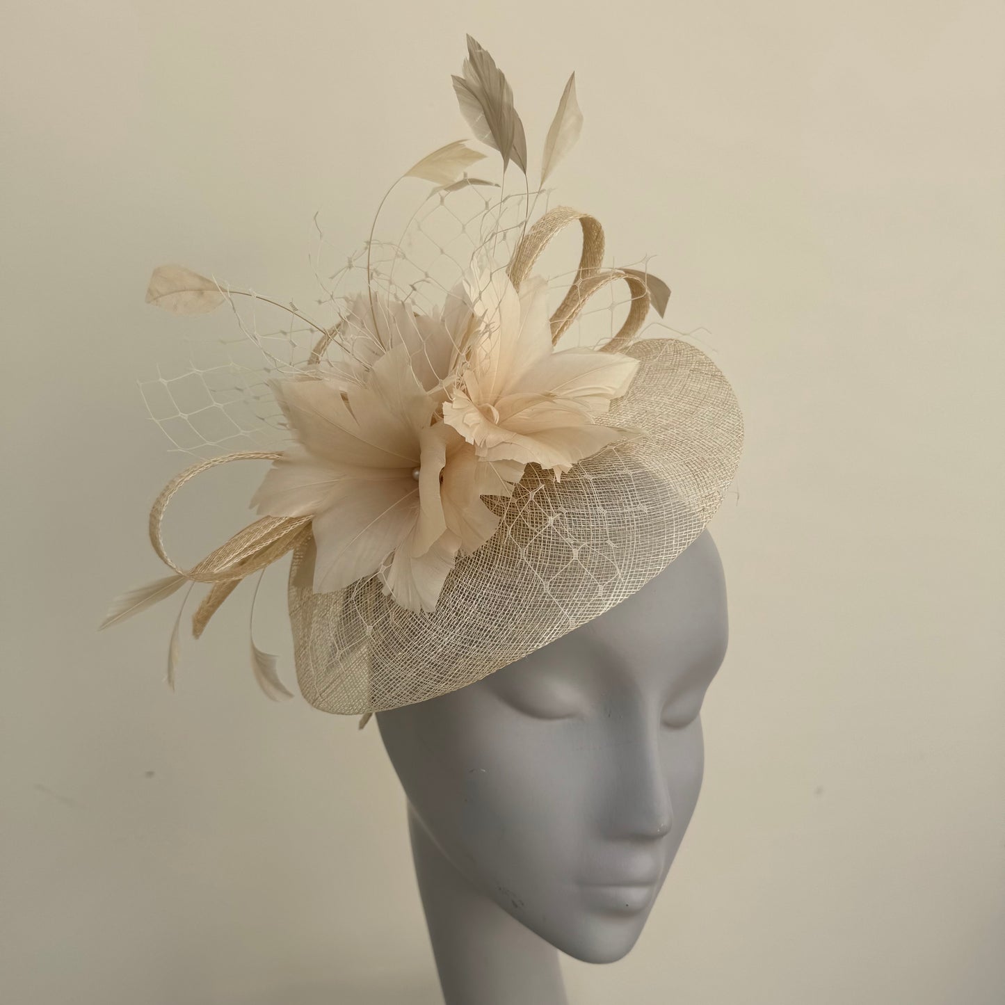 J Bees JB18/040 Nude Fascinator with feathers