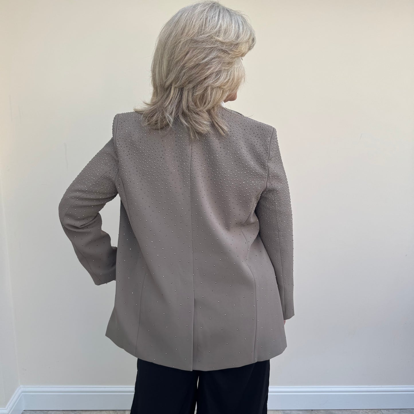 Malissa J WF2600 Panel Detail Graduated Stud Blazer