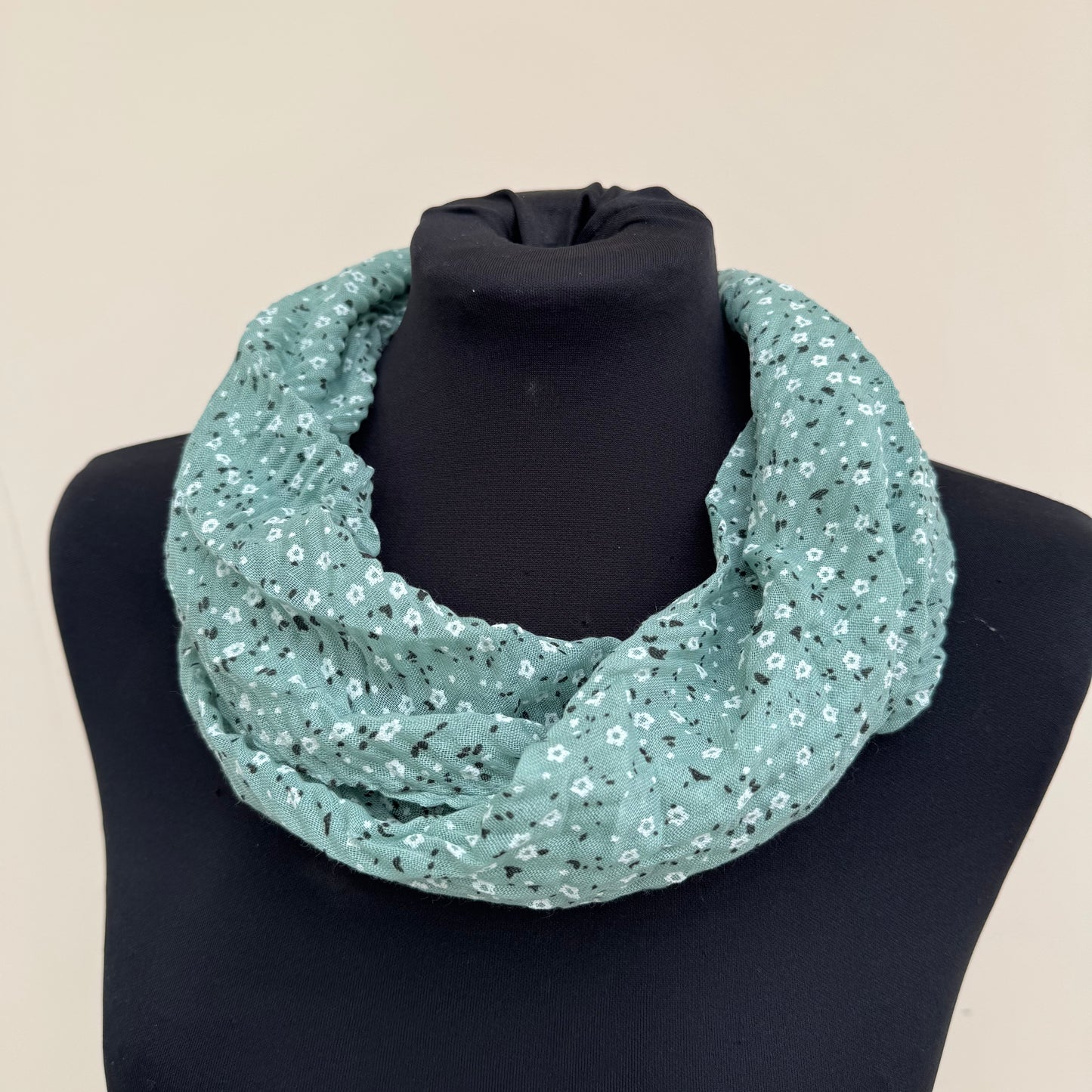 Passion MM2011 Magnetic Crinkle Scarf with Ditsy Daisy Print