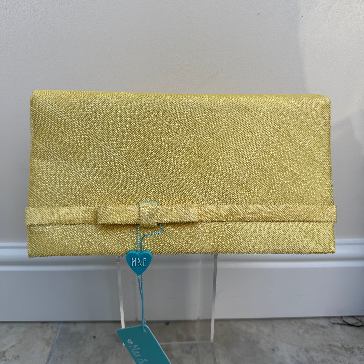 Damaged AX2 Lemon - Mark on Bow Lemon