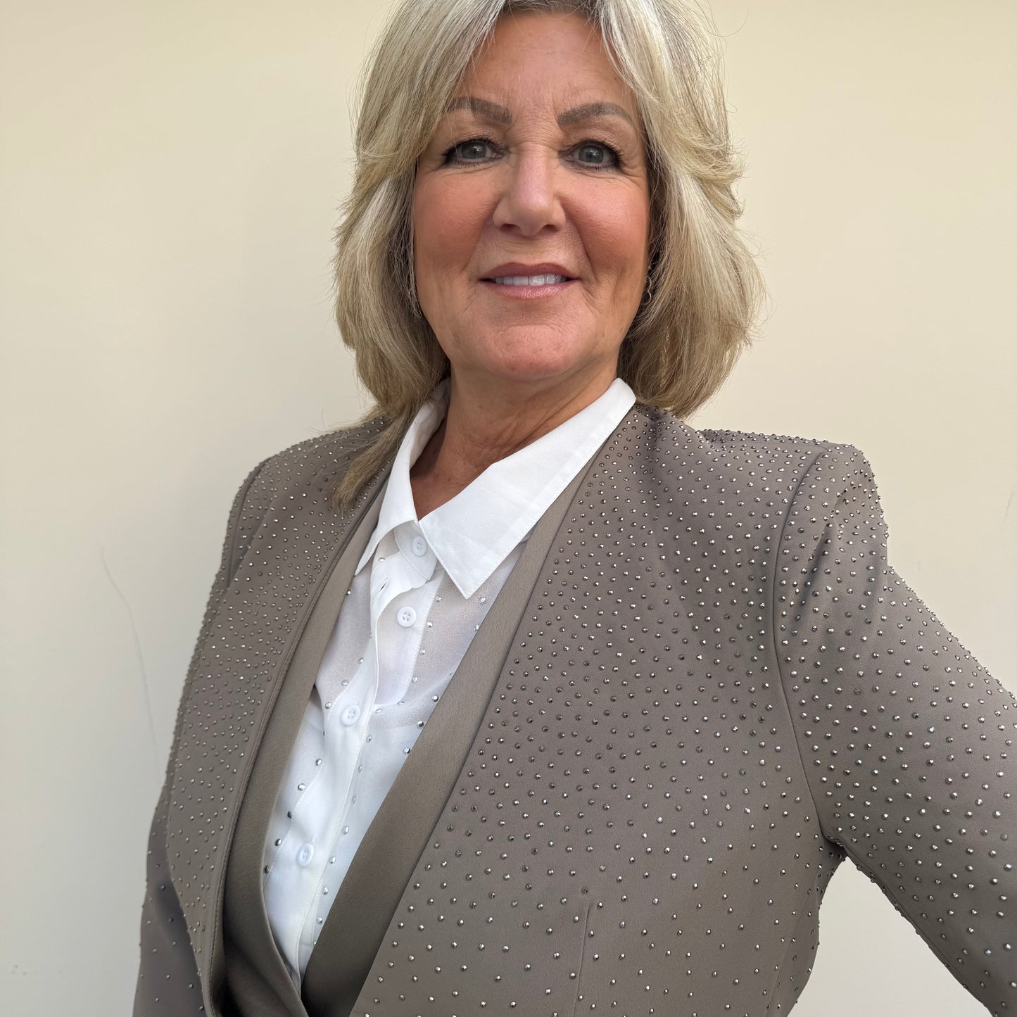 Malissa J WF2600 Panel Detail Graduated Stud Blazer