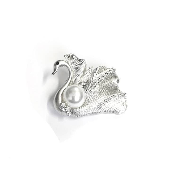 Swan Brooch in Silver