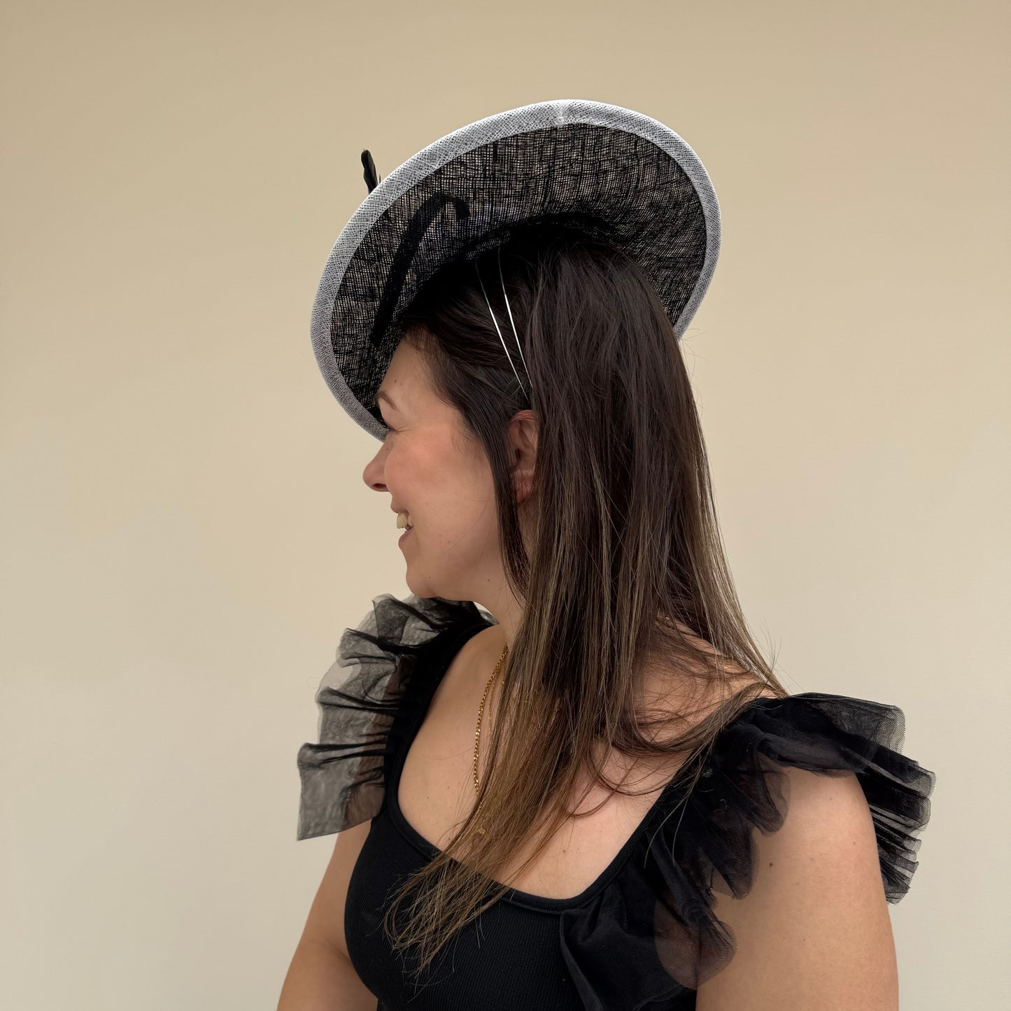 Max and Ellie AD1 Black/White Hatinator Disc