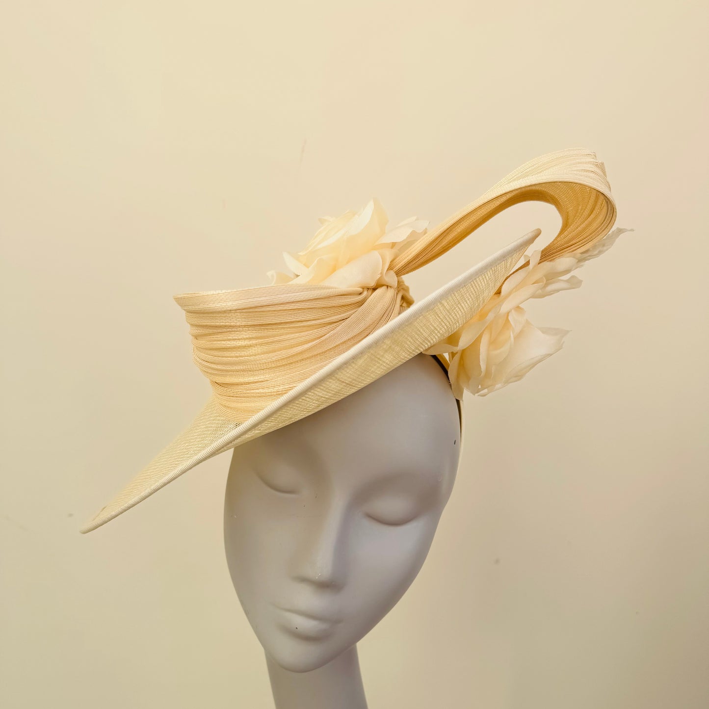 J Bees JB25/59 Champagne Gold Disc Hatinator with Ribbon and Rose Detail
