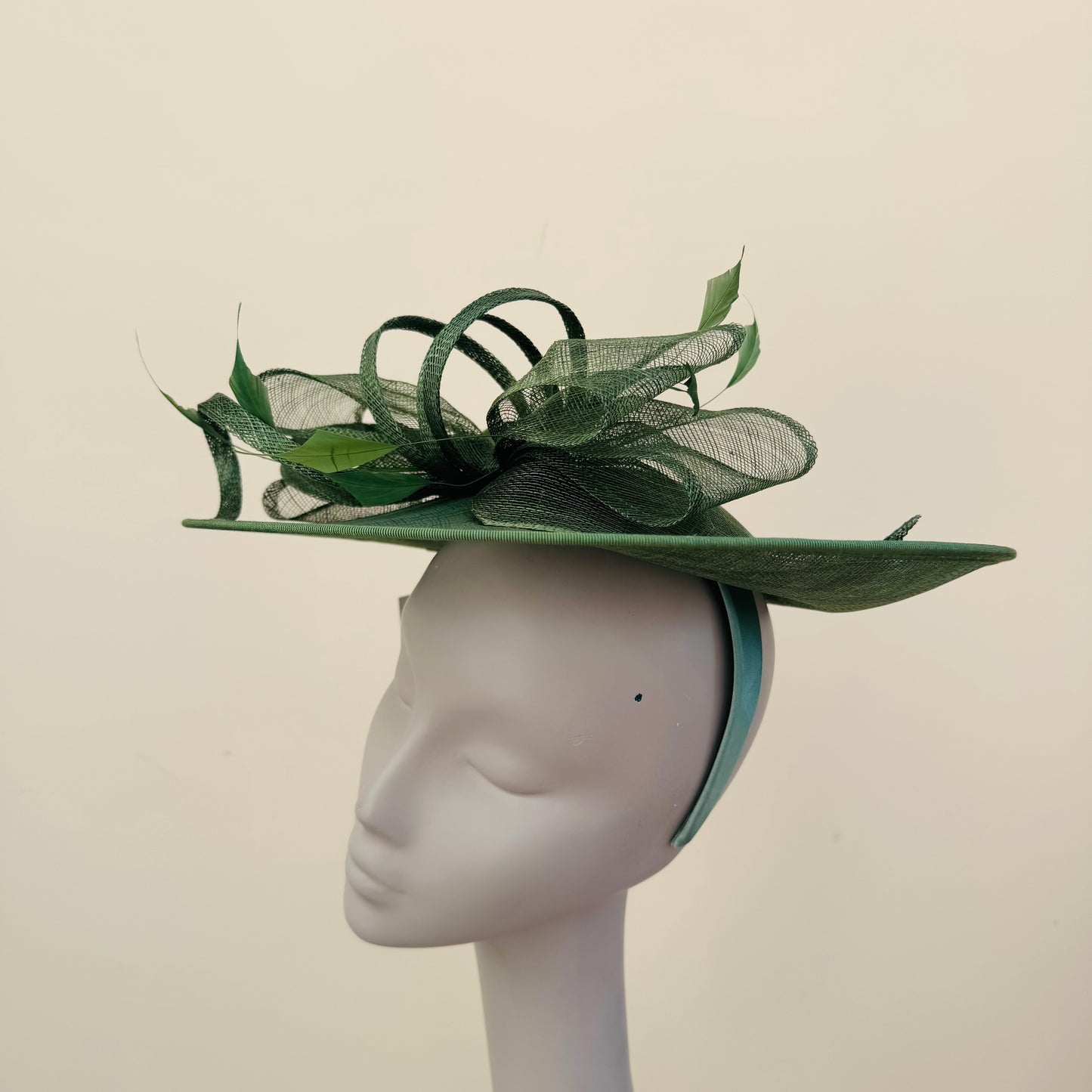 J Bees JB25/83 Sage Green Circular Bow Hatinator Disc