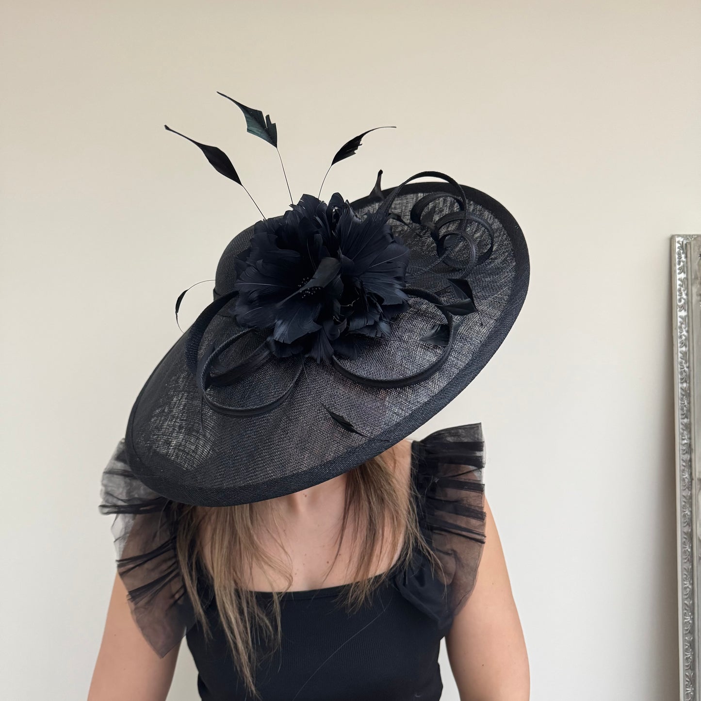 J Bees JB26/1020 Black Feather and Ribbon Hatinator