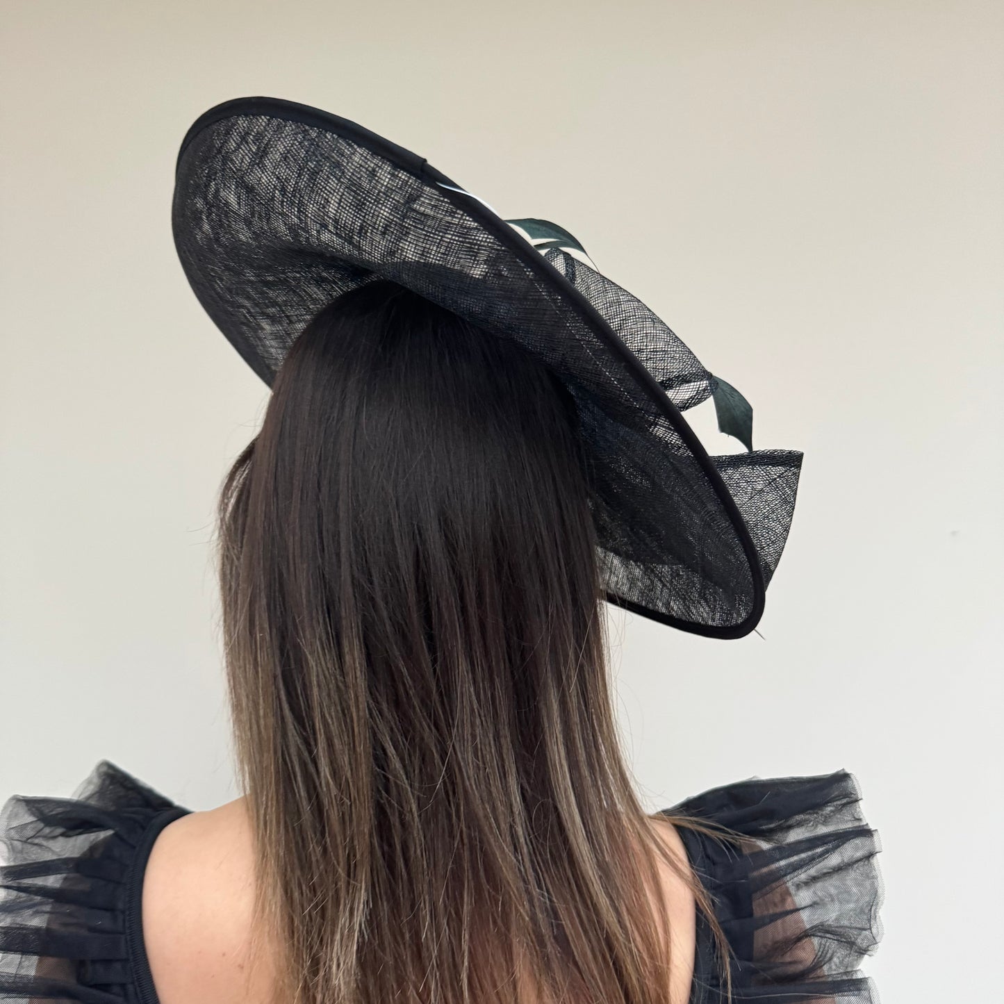 J Bees JB18/100 Hatinator in Black