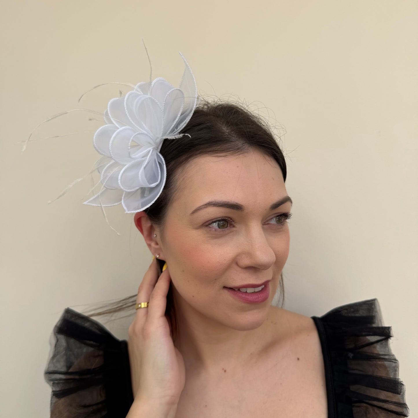 J Bees 9826 White Clip Fascinator