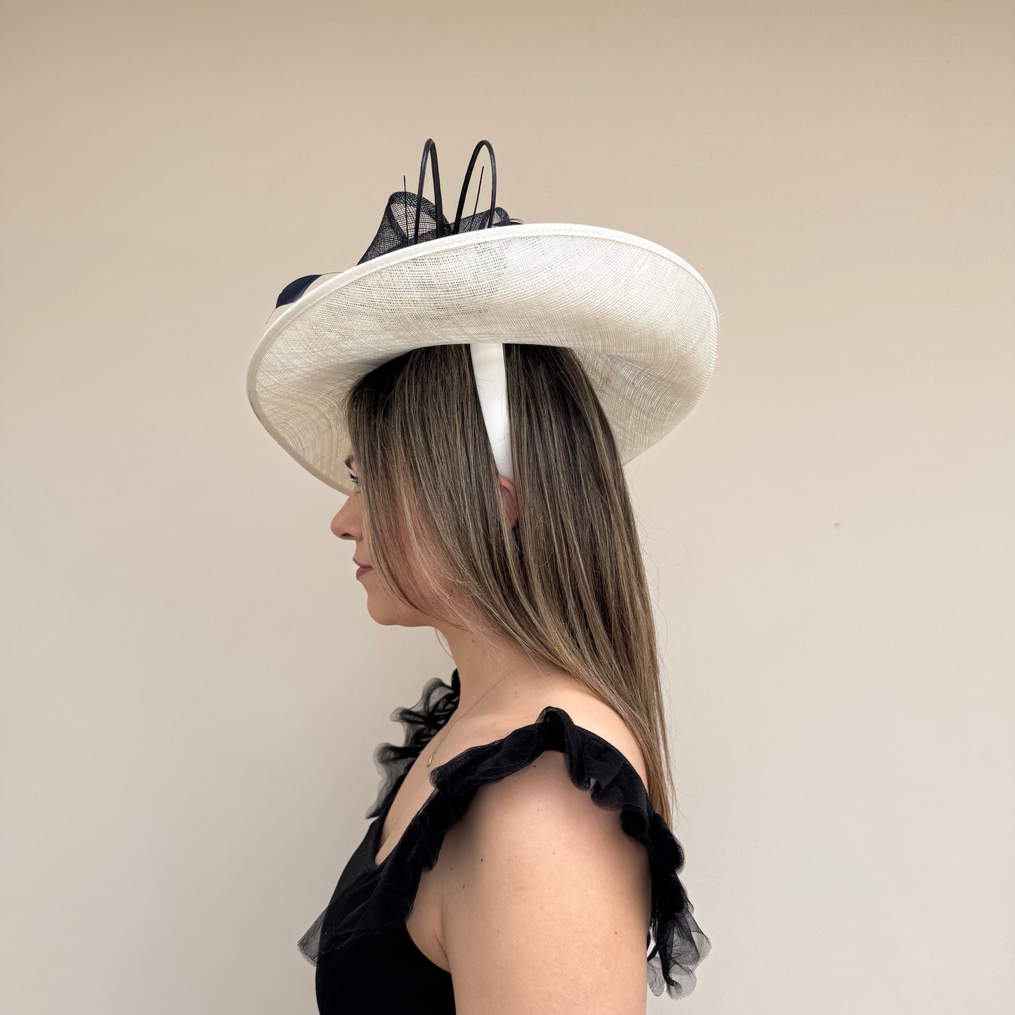J Bees JB26/132 Ivory & Navy Bow Hatinator