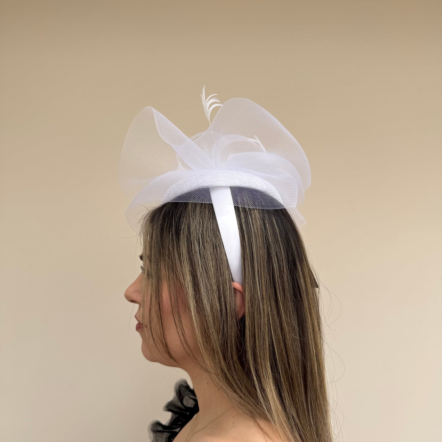 J Bees JB26/110 White Pillbox Fascinator with Net