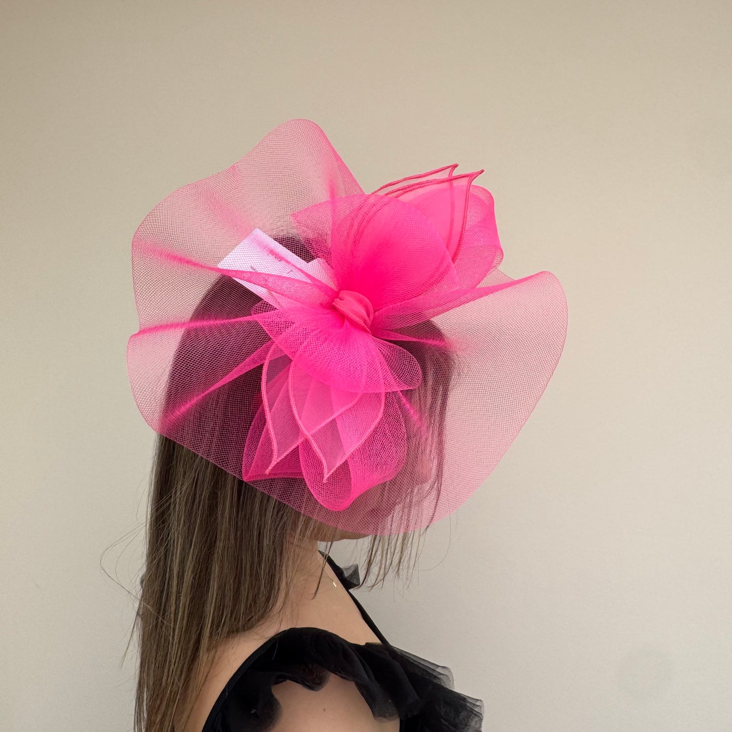 J Bees JB22/72 Hot Pink Net Fascinator
