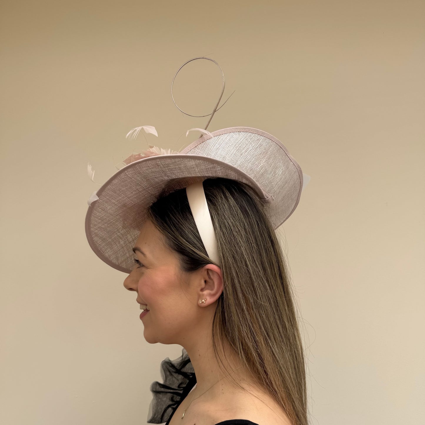J Bees JB26/120 Oyster and Silver Lurex Hatinator