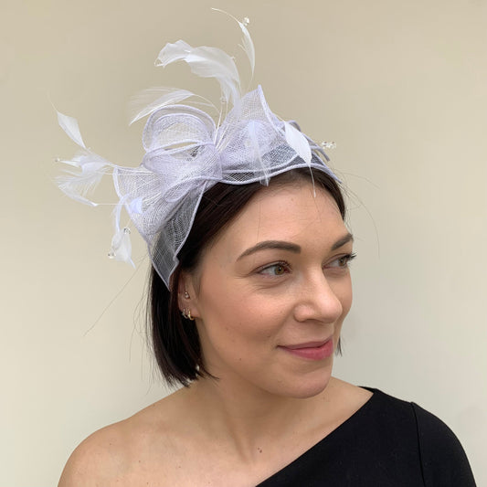 J Bees JB23/318 White Fascinator