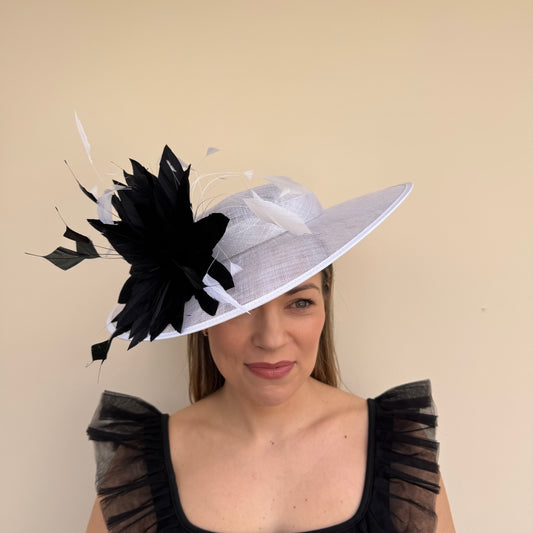 J Bees JB26/134 White and Black Boater Hatinator with Feathers White/Black