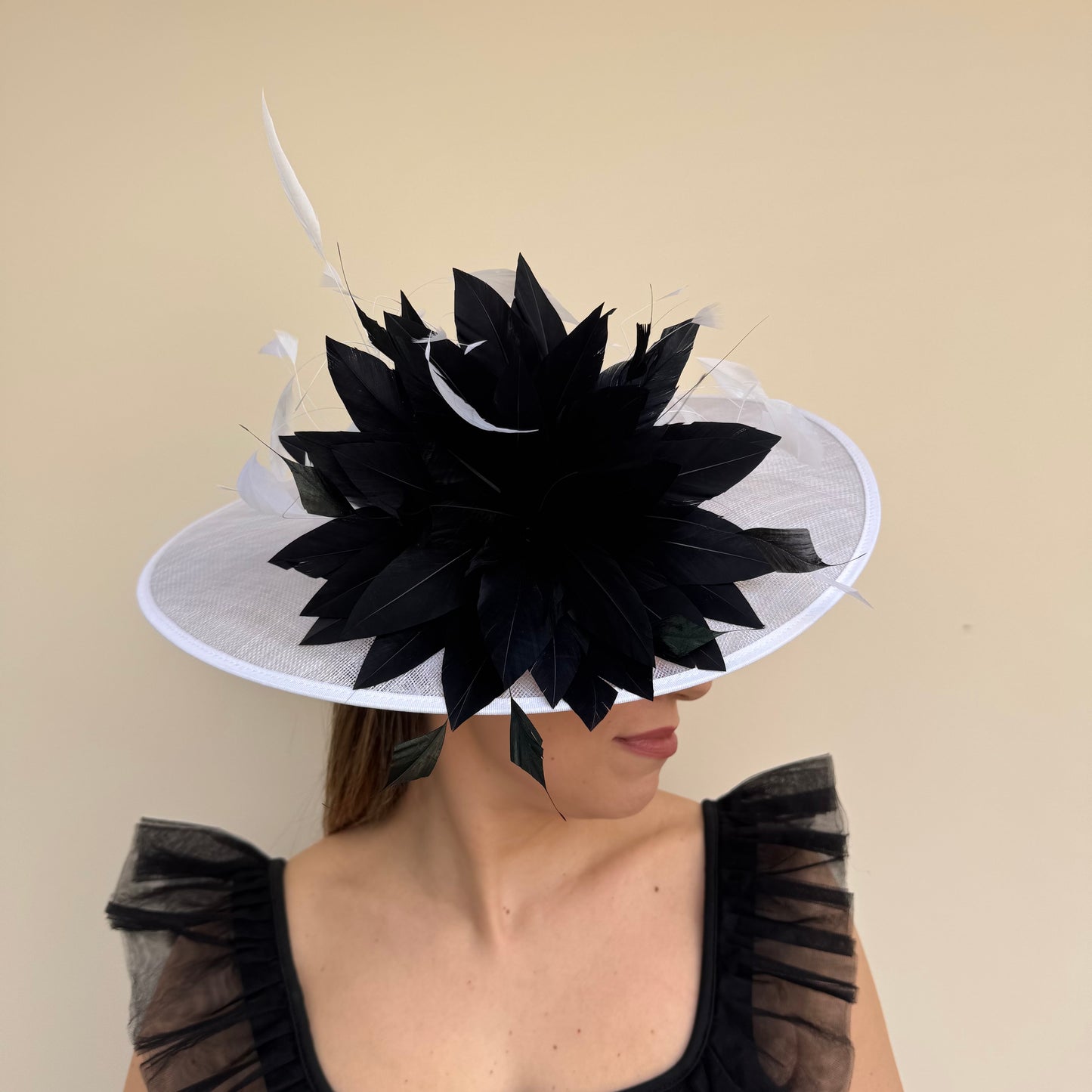 J Bees JB26/134 White and Black Boater Hatinator with Feathers White/Black