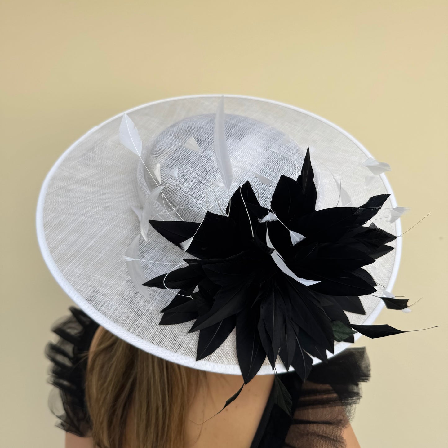 J Bees JB26/134 White and Black Boater Hatinator with Feathers White/Black