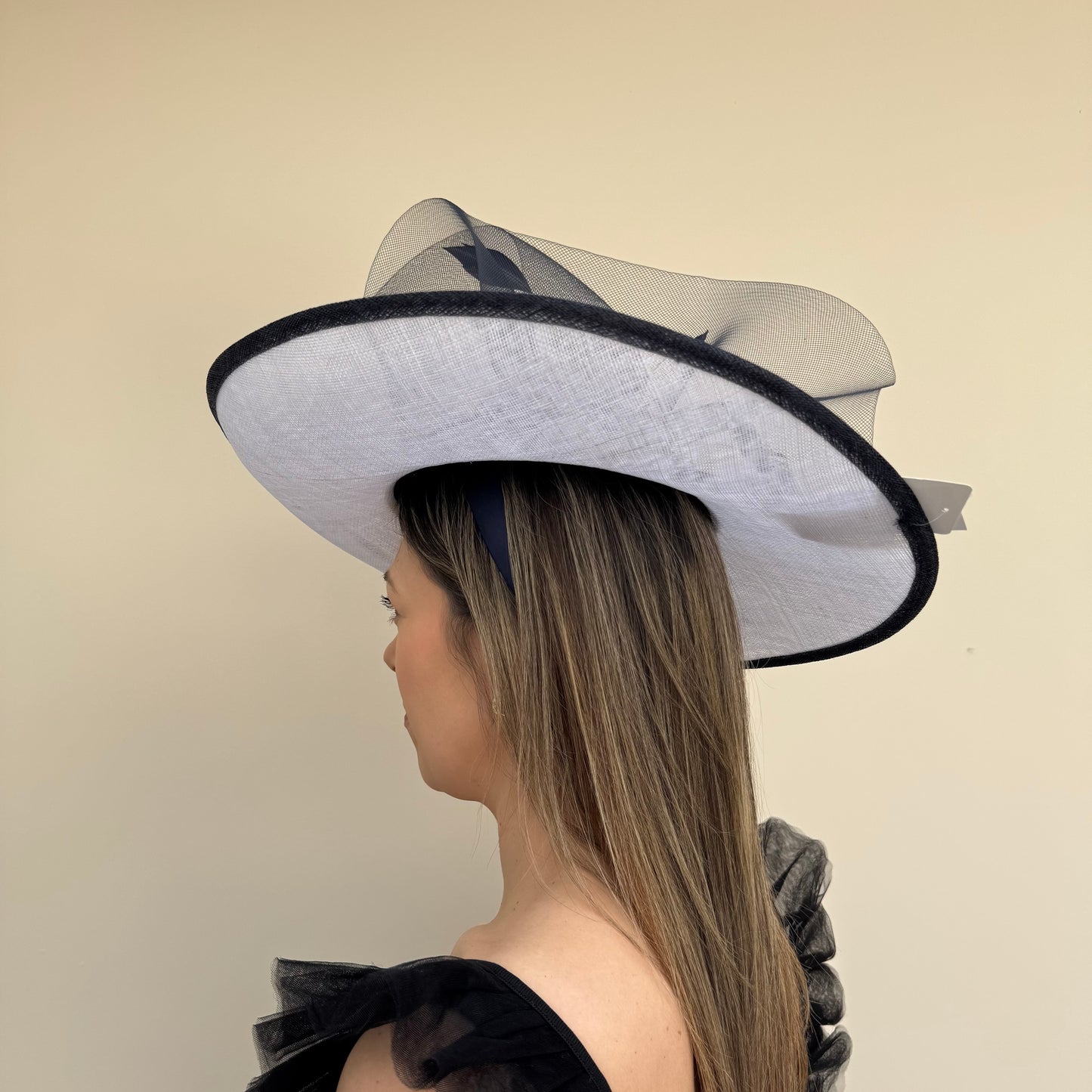 J Bees JB26/128 Small fault in mesh White & Navy blue Hatinator