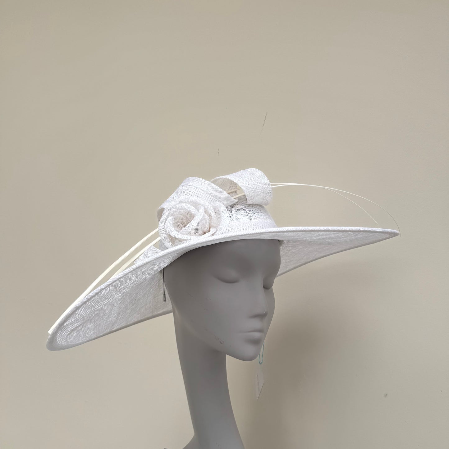 Max and Ellie WD7 White Flat Hatinator on Band