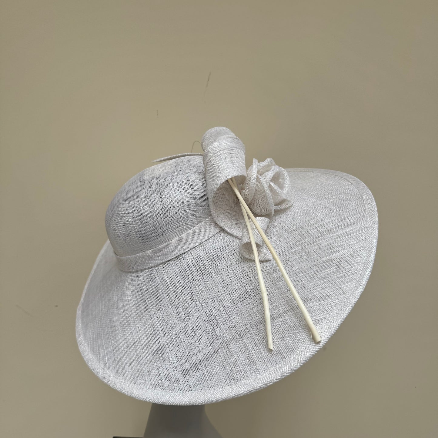 Max and Ellie WD7 White Flat Hatinator on Band