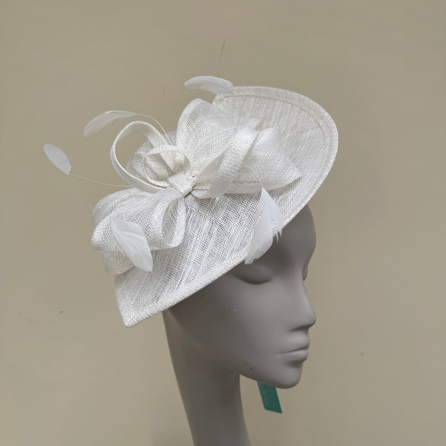 Max and Ellie AD9 White Angled Hatinator