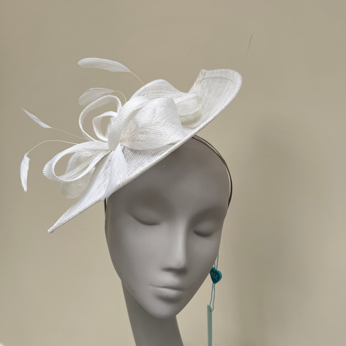 Max and Ellie AD9 White Angled Hatinator