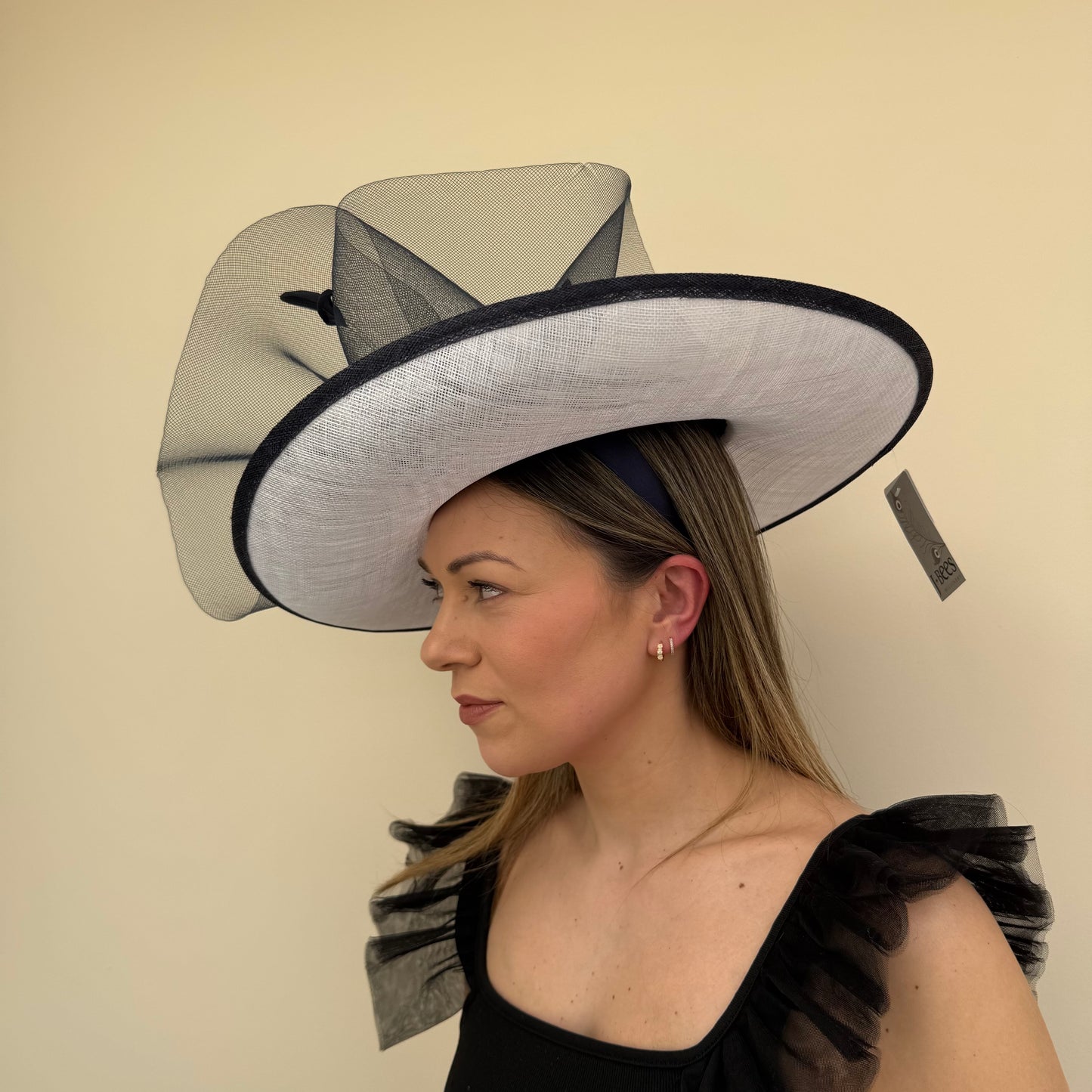 J Bees JB26/128 Small fault in mesh White & Navy blue Hatinator