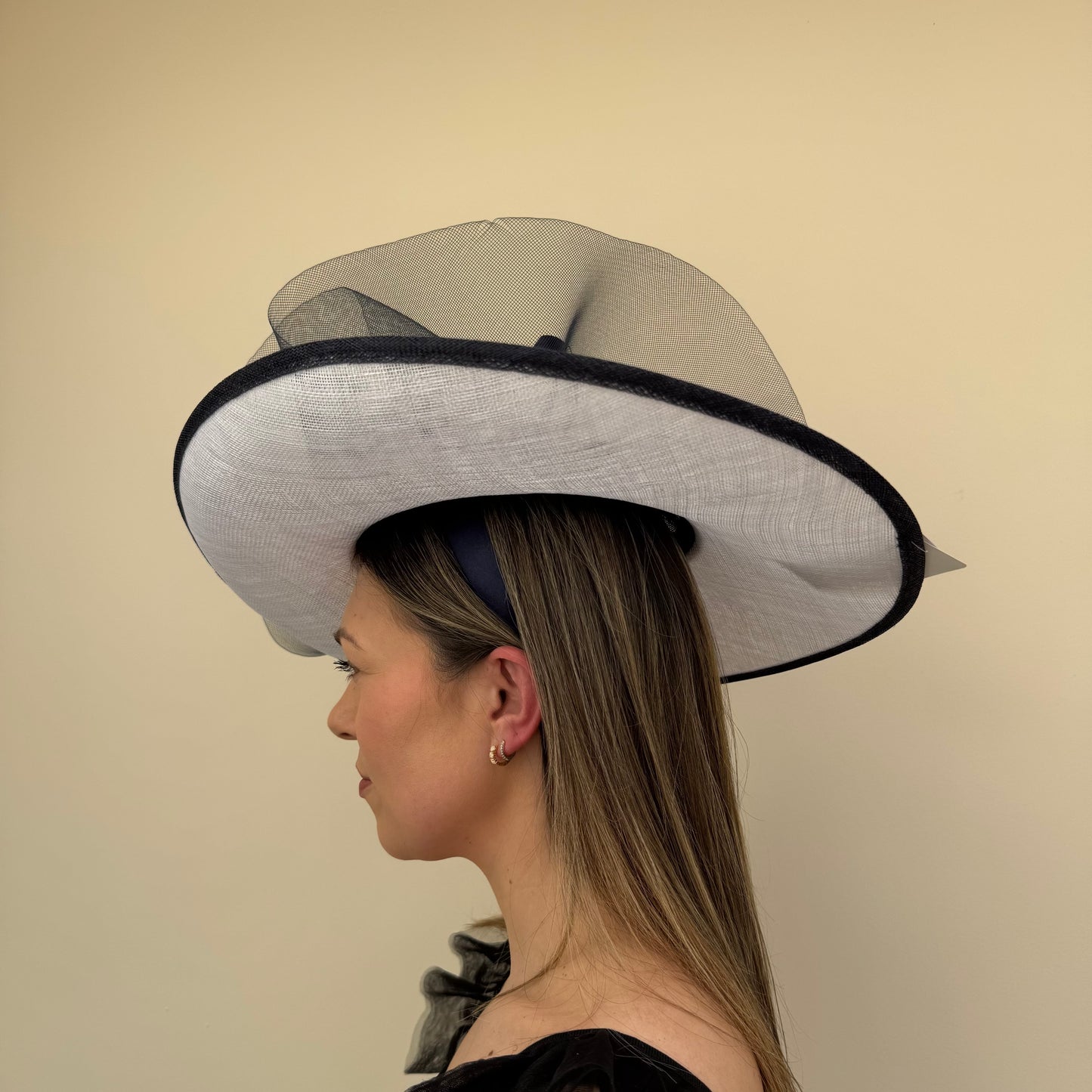 J Bees JB26/128 Small fault in mesh White & Navy blue Hatinator