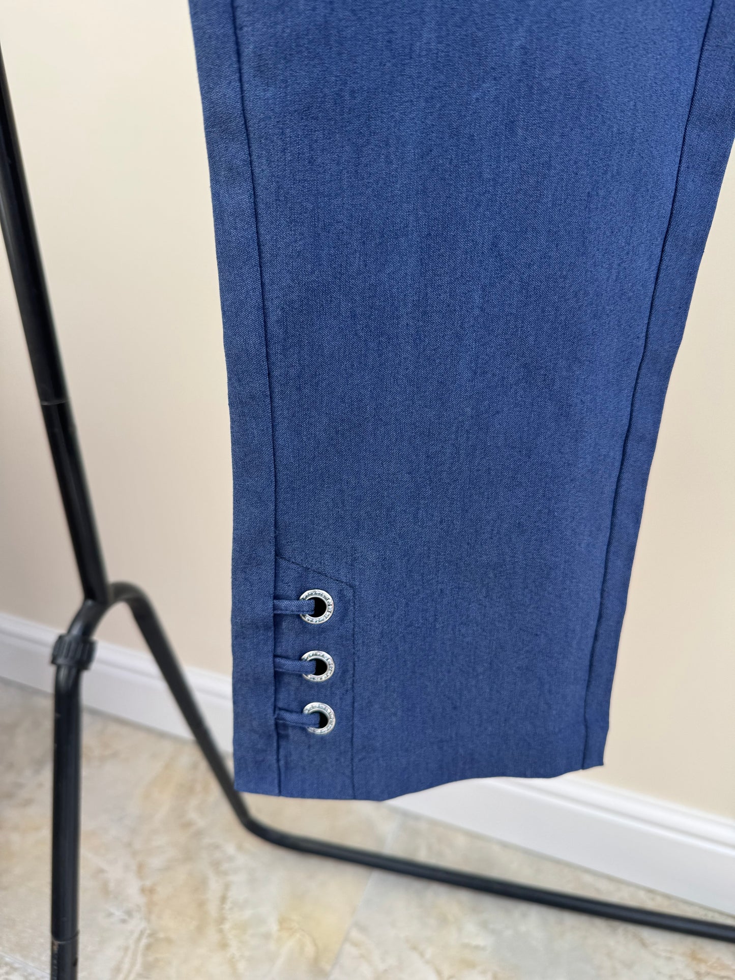 Pinns 408C Figure sculpting bengaline crop trouser