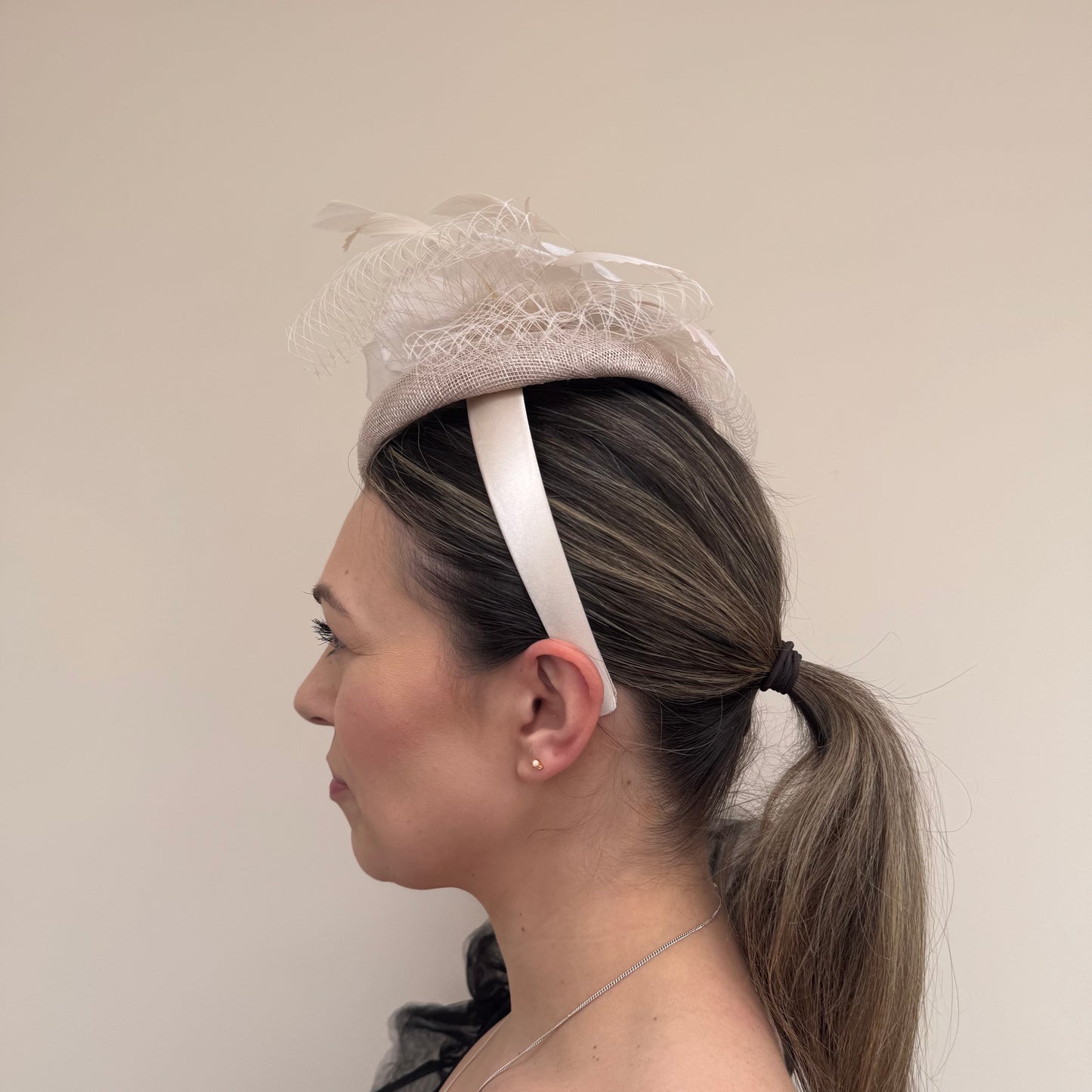 J Bees JB26/111 Pebble Pillbox with lace and rose