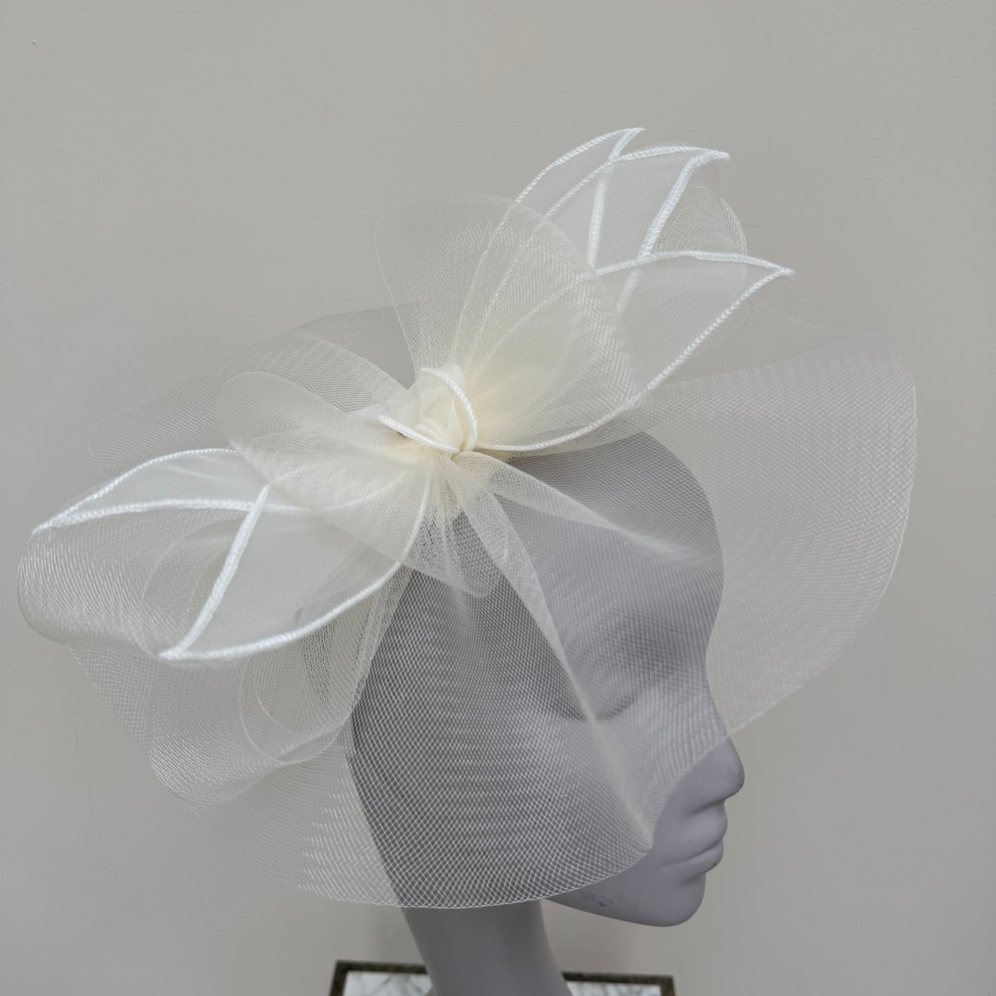 J Bees JB25/72 Ivory Mesh Fascinator