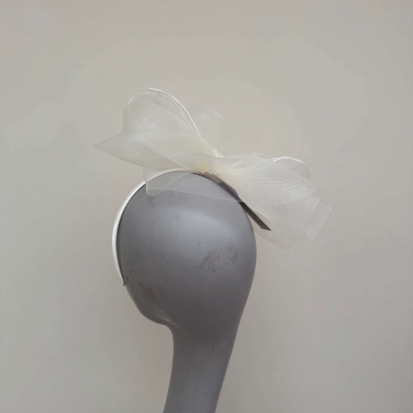 J Bees JB25/72 Ivory Mesh Fascinator