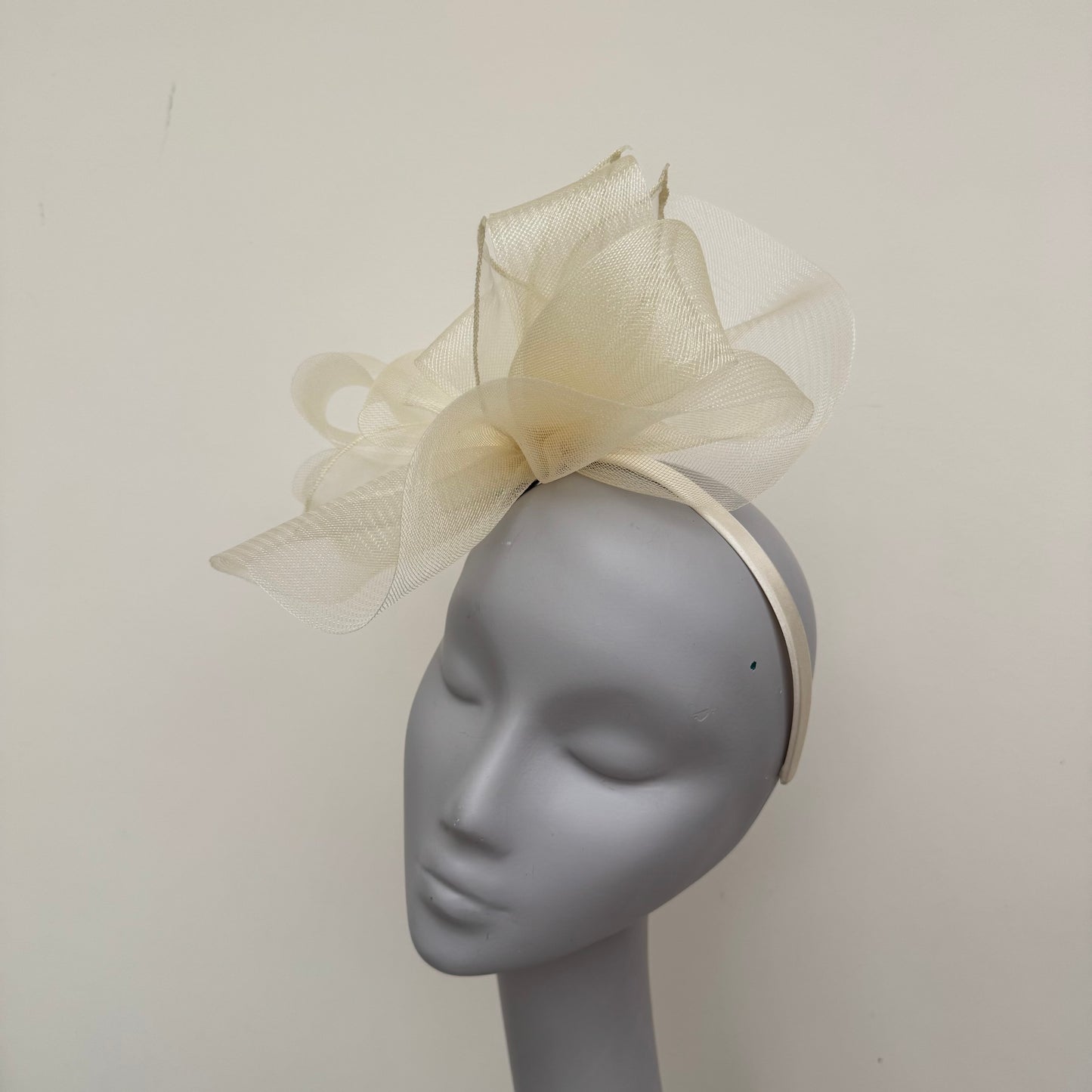 J Bees JB25/72 Opal - Pale Yellow Fascinator